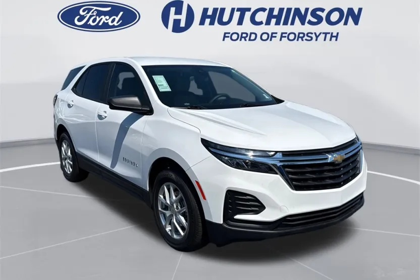 2023 Chevrolet Equinox LS photo 1
