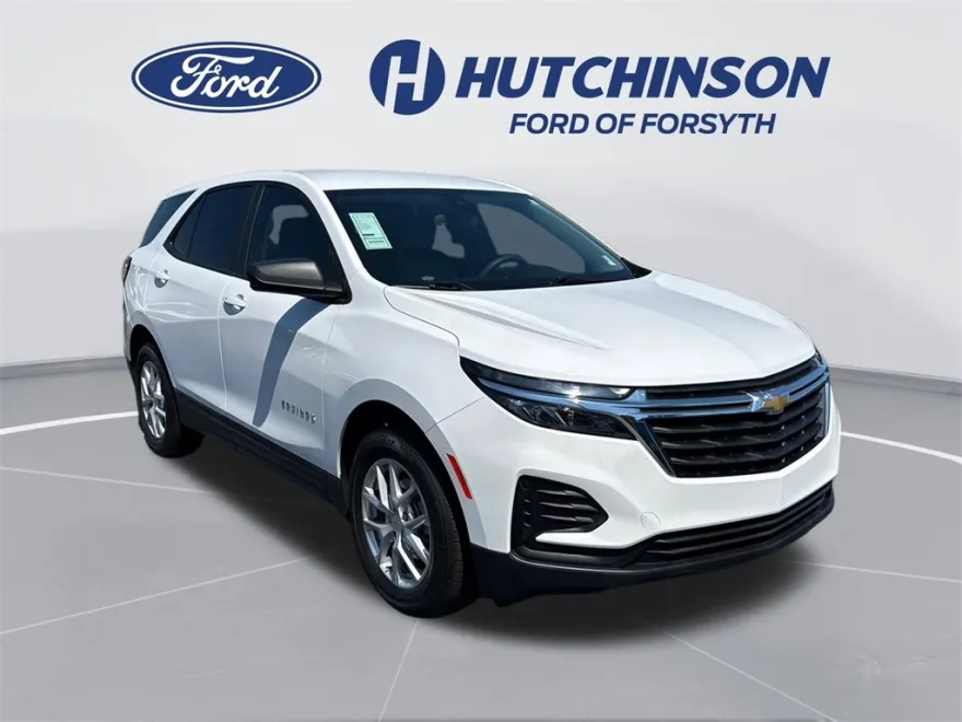 2023 Chevrolet Equinox LS photo 1