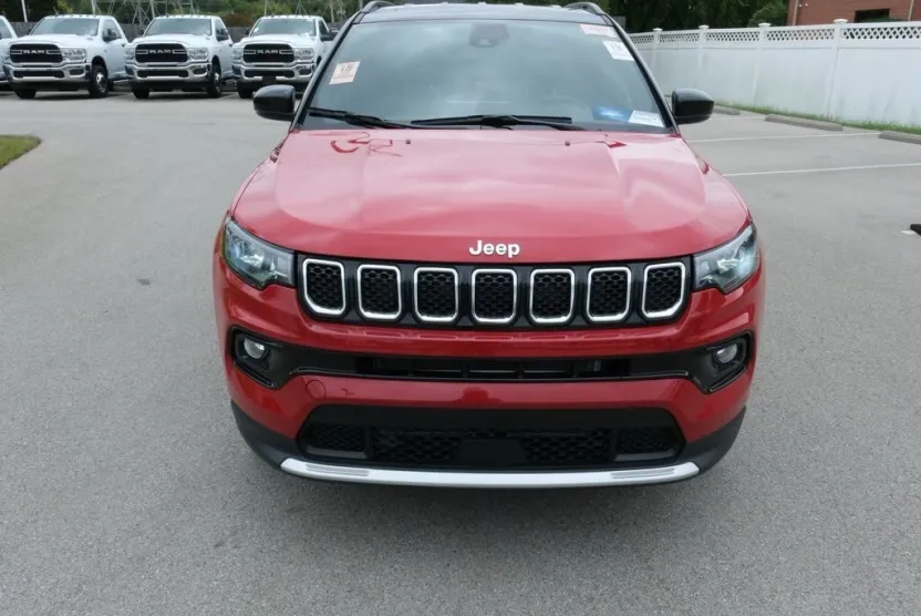 2023 Jeep Compass Limited photo 1