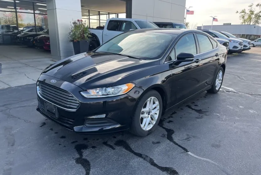 2016 Ford Fusion SE photo 1
