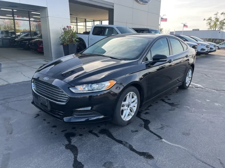 2016 Ford Fusion SE photo 1