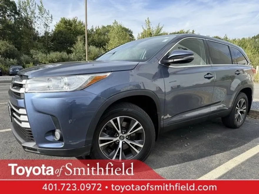 2019 Toyota Highlander LE Plus photo 1
