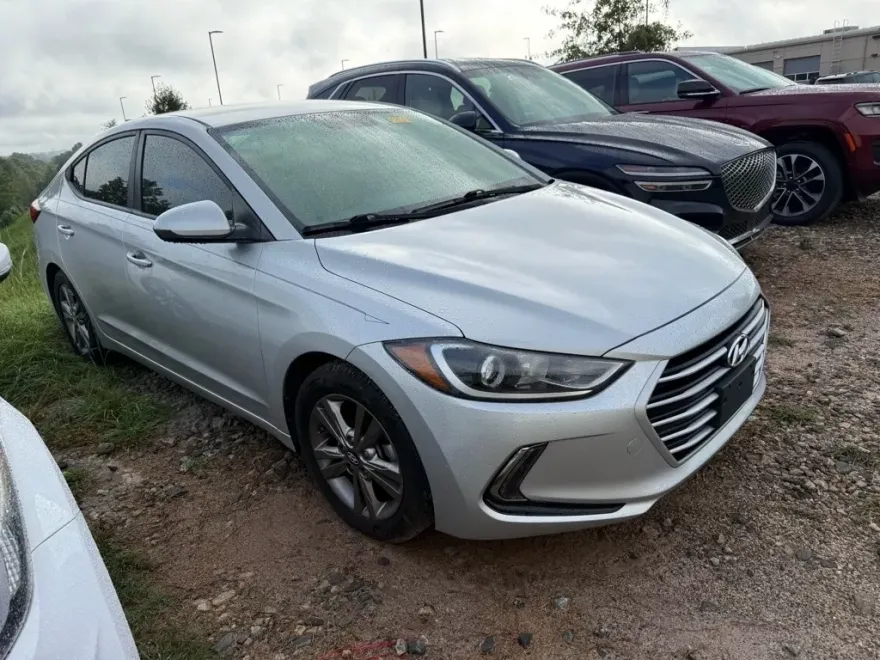 2017 Hyundai Elantra SE photo 1