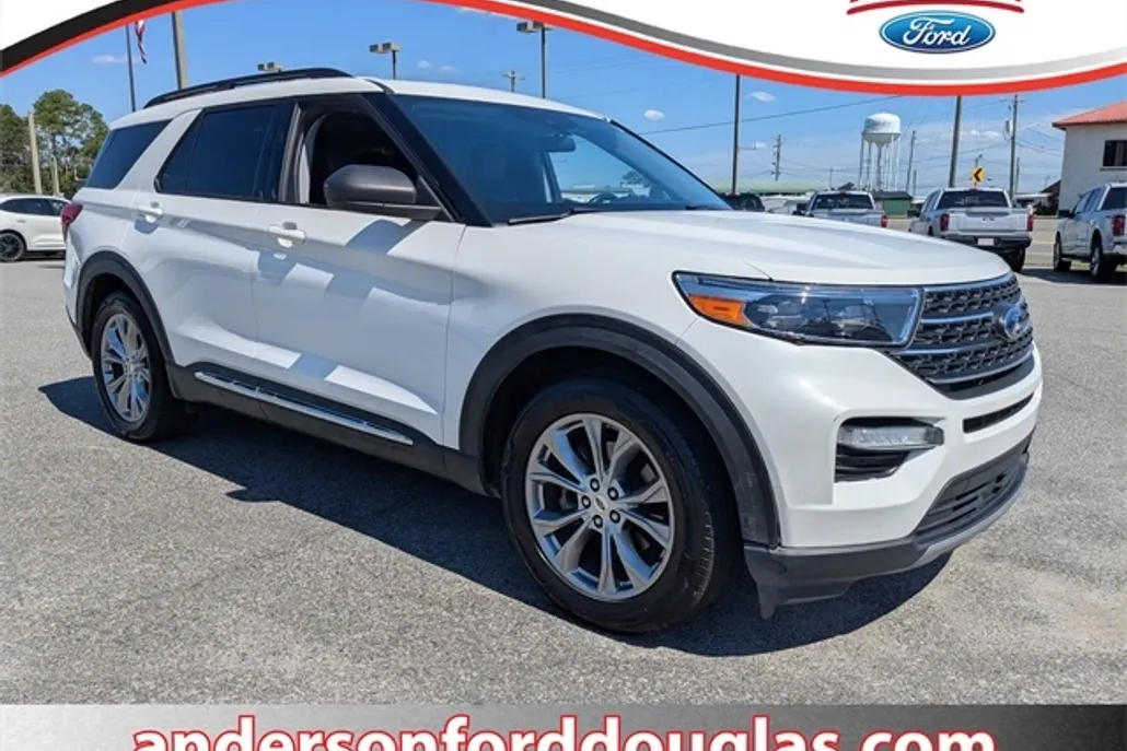2022 Ford Explorer XLT photo 1