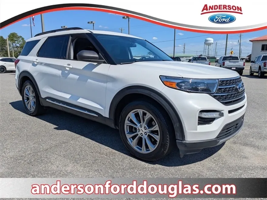 2022 Ford Explorer XLT photo 1