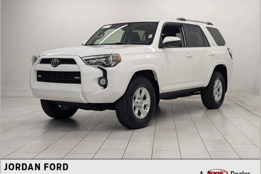 2019 Toyota 4Runner SR5 photo 1