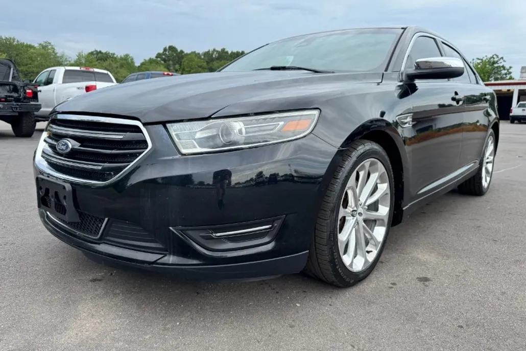 2017 Ford Taurus Limited photo 1