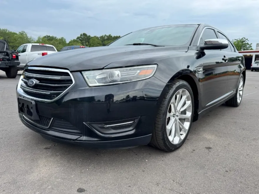 2017 Ford Taurus Limited photo 1