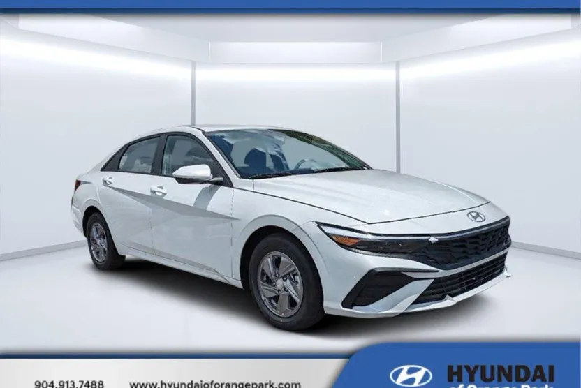 2025 Hyundai Elantra SE photo 1