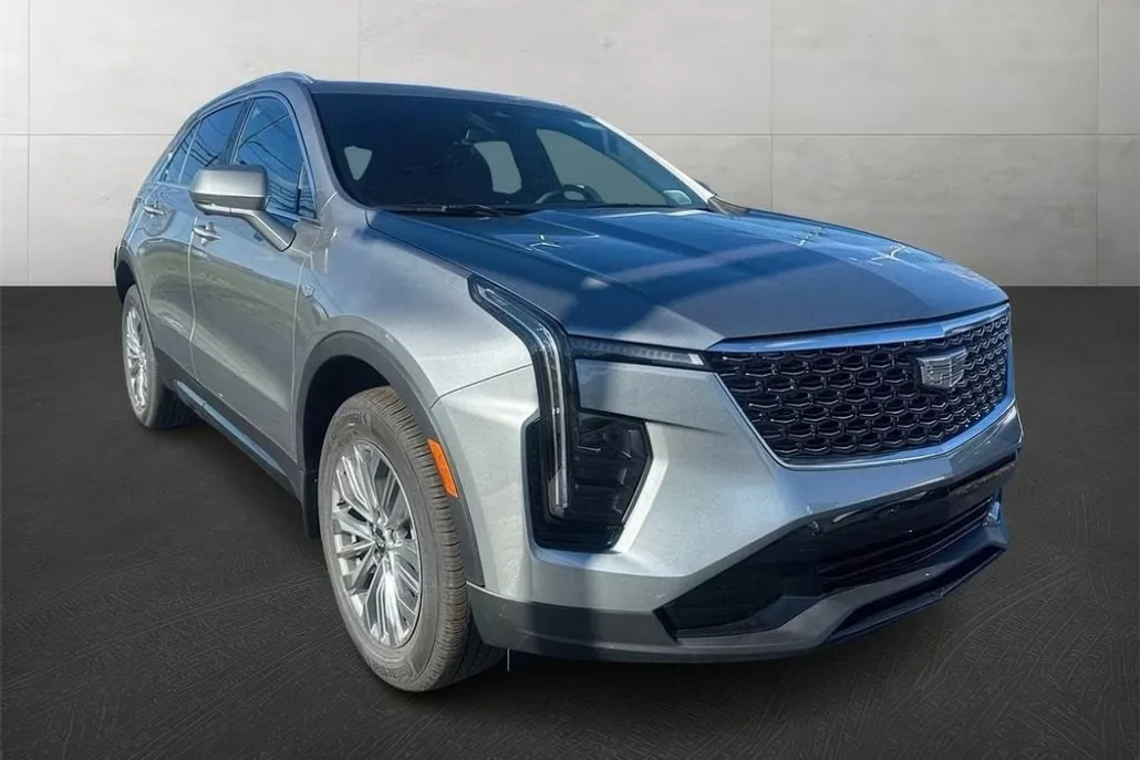 2025 Cadillac XT4 Premium Luxury photo 1