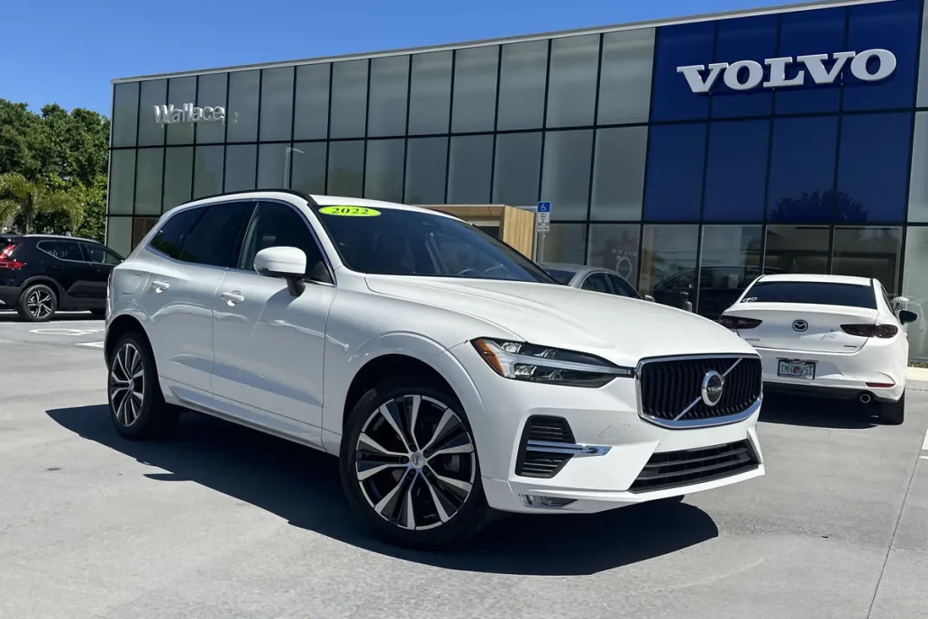 2025 Volvo XC60 Plus photo 1