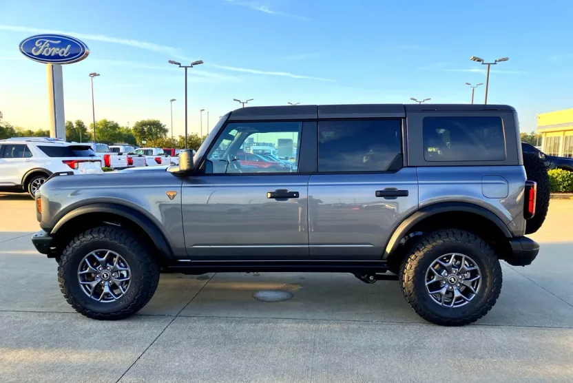 2025 Ford Bronco Badlands photo 1