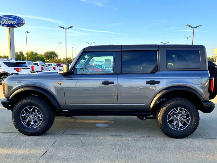 2025 Ford Bronco Badlands photo 1