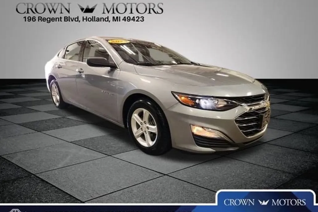 2023 Chevrolet Malibu LS photo 1