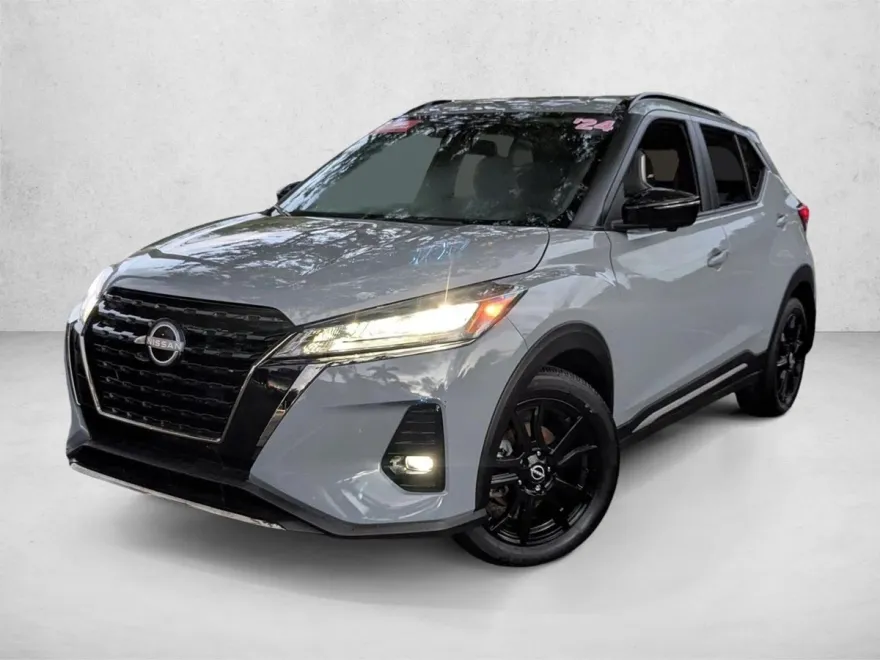 2024 Nissan Kicks SR photo 1