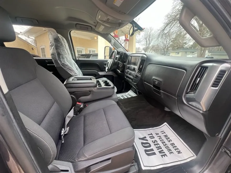 2015 Chevrolet Silverado 2500HD LT photo 2