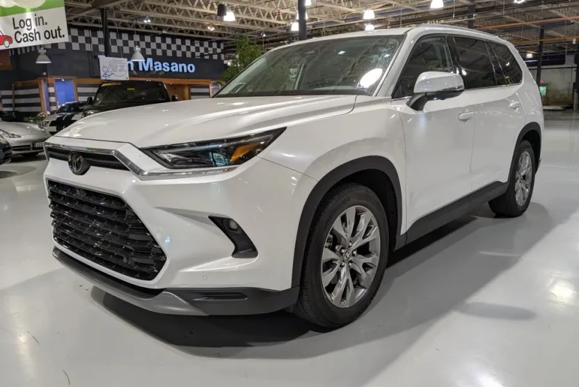 2024 Toyota Grand Highlander Limited photo 1