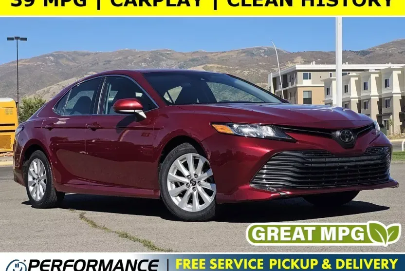 2020 Toyota Camry LE photo 1