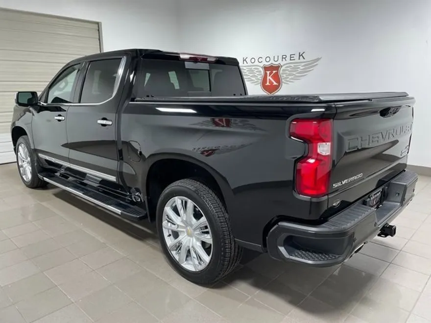 2023 Chevrolet Silverado 1500 High Country photo 1