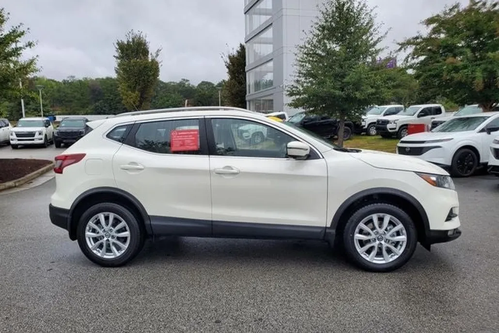 2021 Nissan Rogue Sport SV photo 1