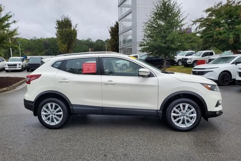 2021 Nissan Rogue Sport SV photo 1