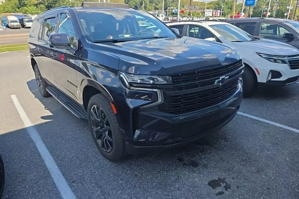 2023 Chevrolet Suburban RST photo 1