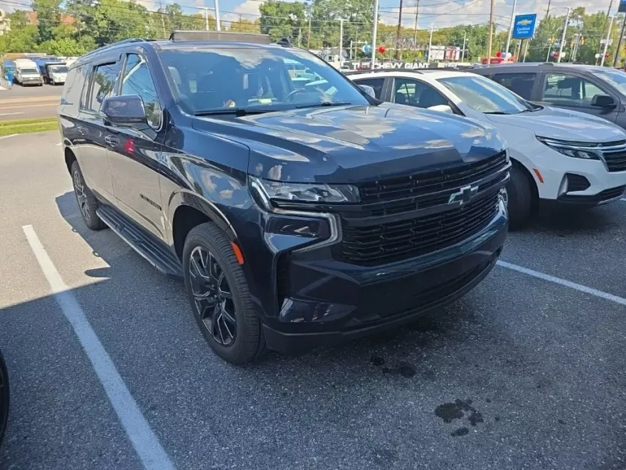 2023 Chevrolet Suburban RST photo 1
