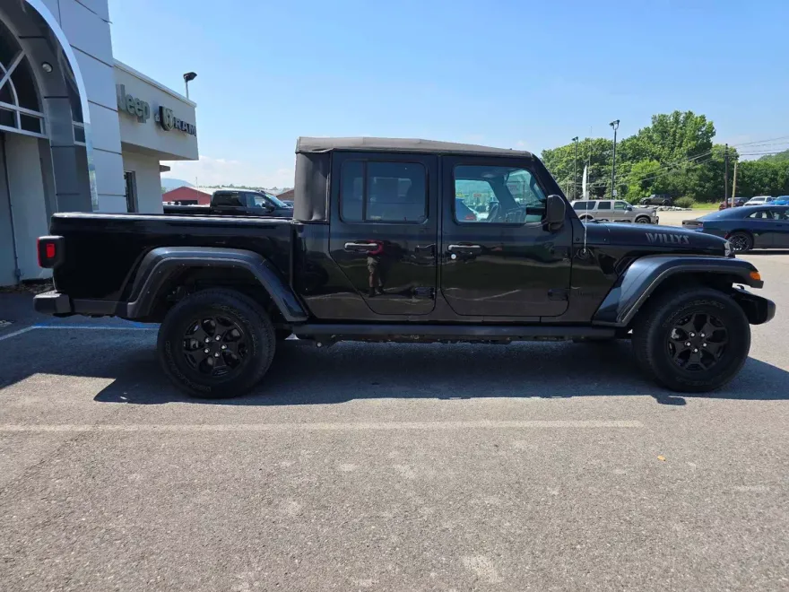 2021 Jeep Gladiator Willys photo 1