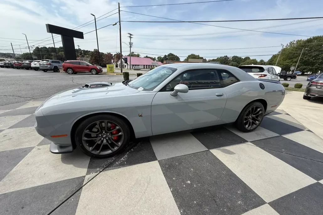 2022 Dodge Challenger R/T Scat Pack photo 1