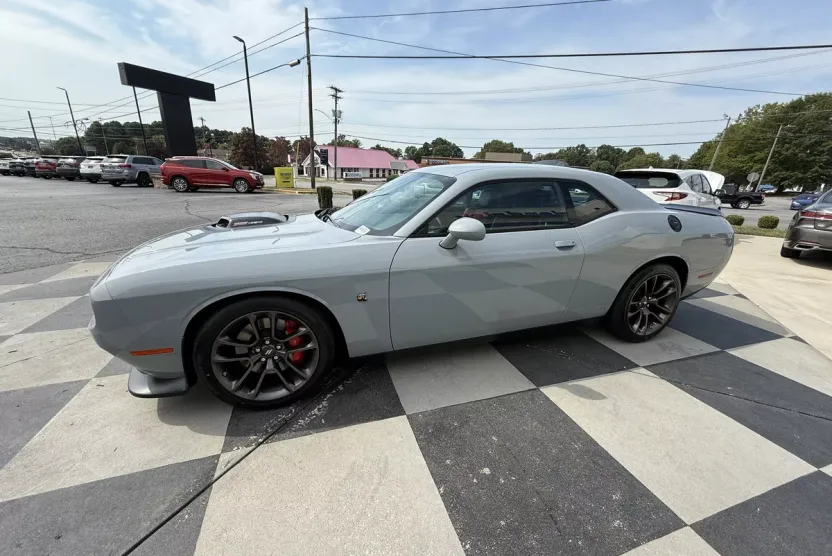 2022 Dodge Challenger R/T Scat Pack photo 1