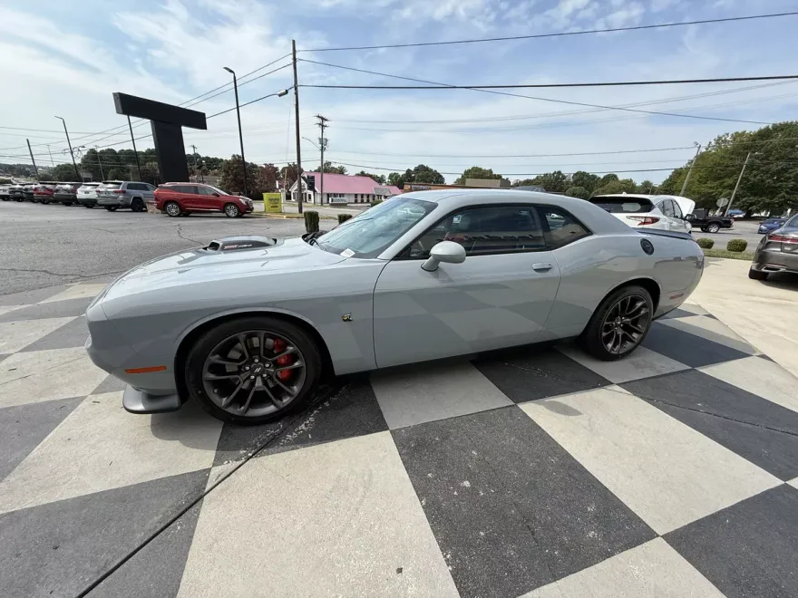 2022 Dodge Challenger R/T Scat Pack photo 1