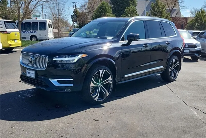 2025 Volvo XC90 AWD photo 1