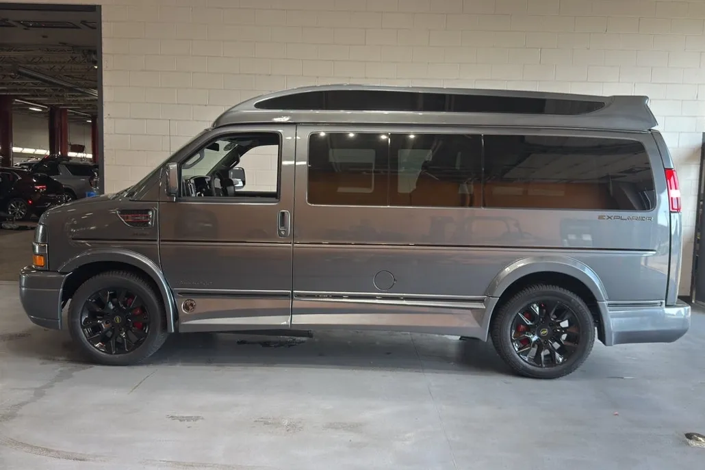 2025 Chevrolet Express Cargo 2500 photo 1