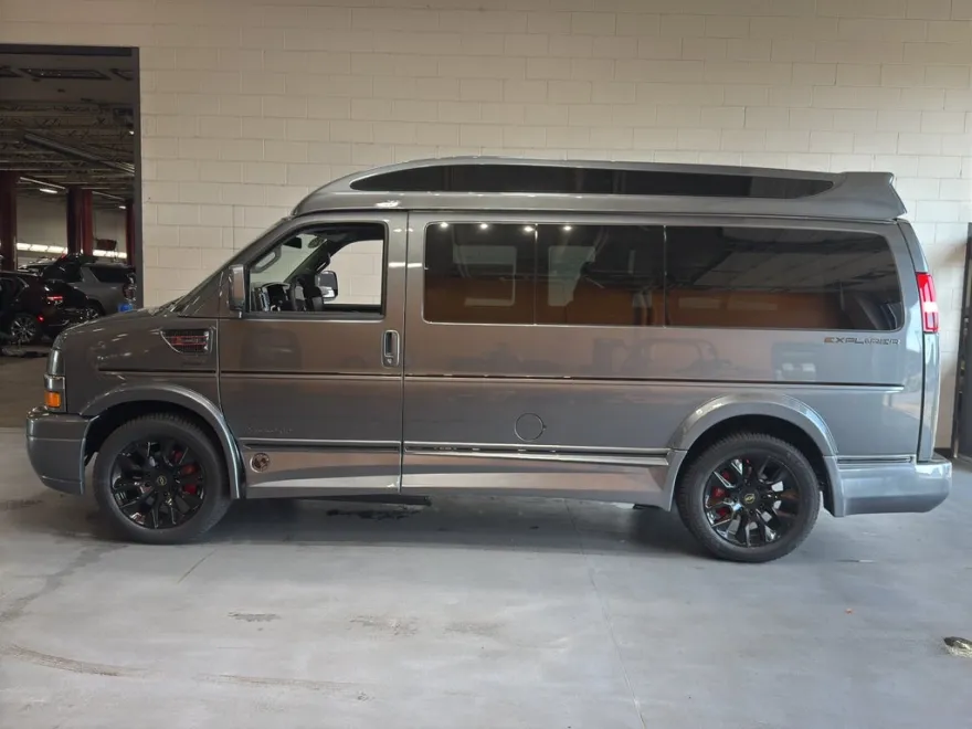 2025 Chevrolet Express Cargo 2500 photo 1