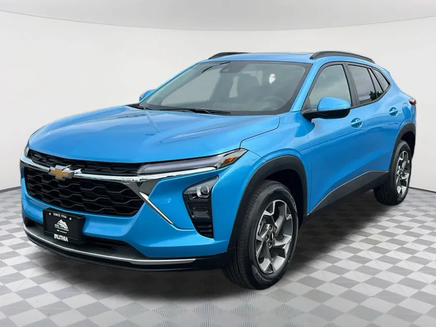 2025 Chevrolet Trax LT photo 1