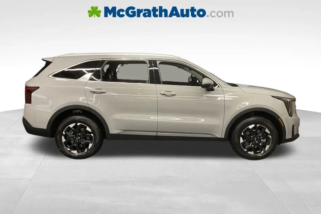 2026 Kia Sorento S photo 1