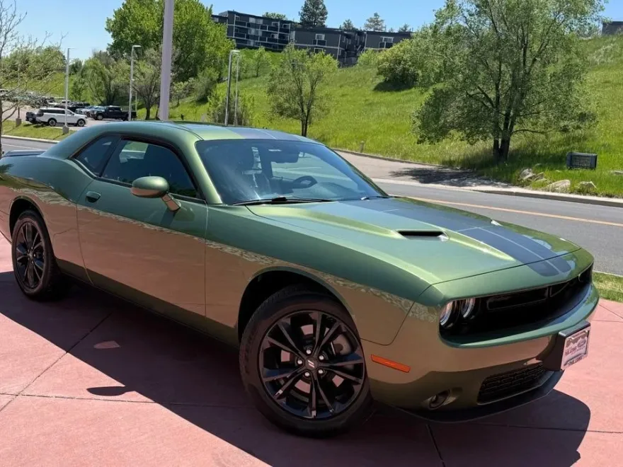 2021 Dodge Challenger SXT photo 1