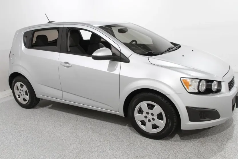 2016 Chevrolet Sonic LS photo 1