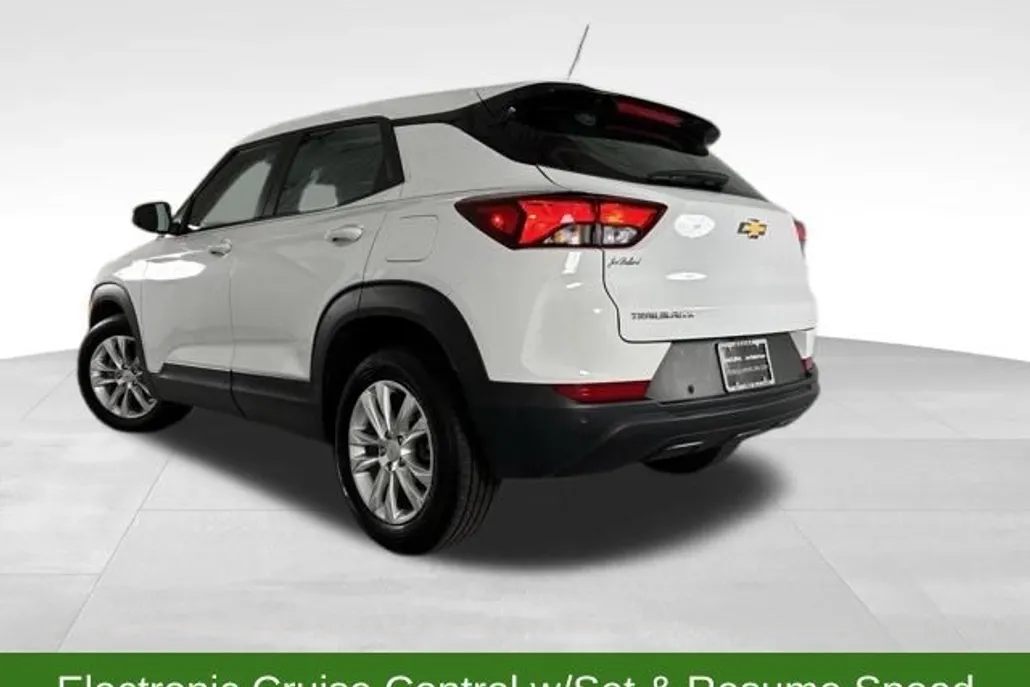 2023 Chevrolet Trailblazer LS photo 1