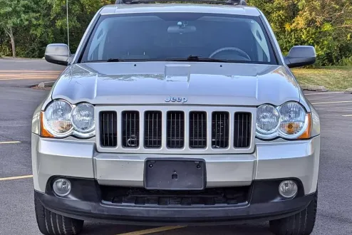 2010 Jeep Grand Cherokee Laredo photo 2