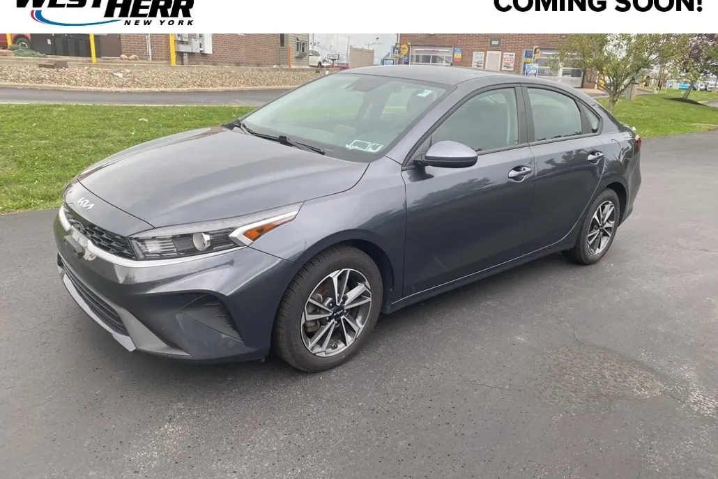 2023 Kia Forte LXS photo 1