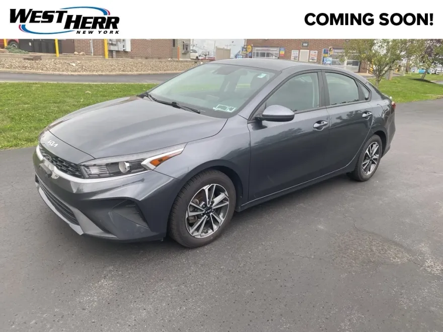 2023 Kia Forte LXS photo 1
