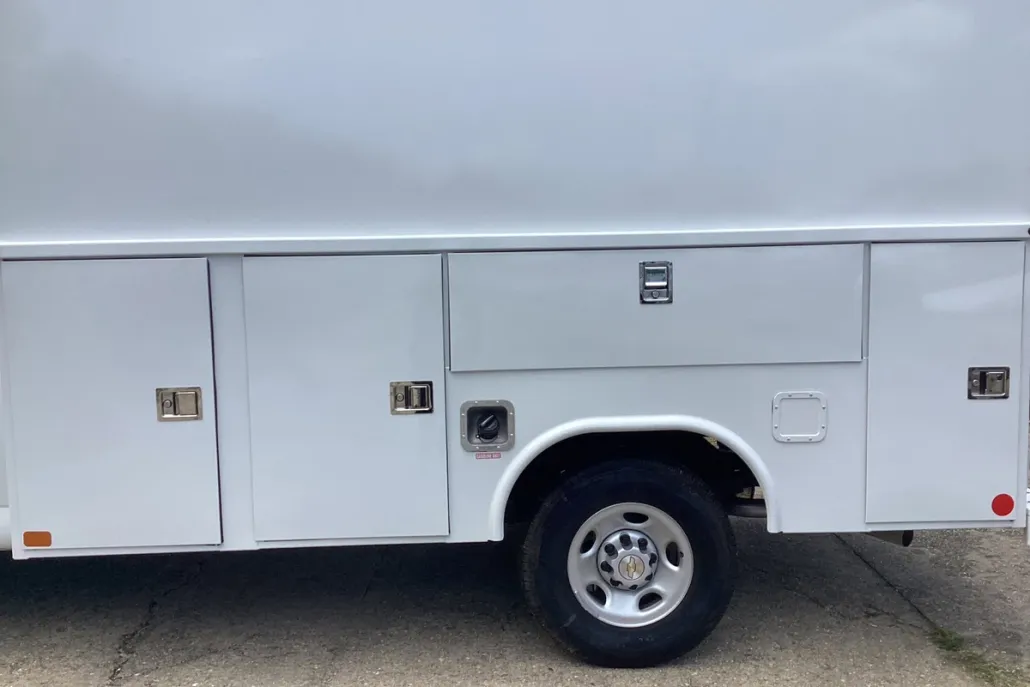 2025 Chevrolet Express 3500 Cutaway Van photo 1