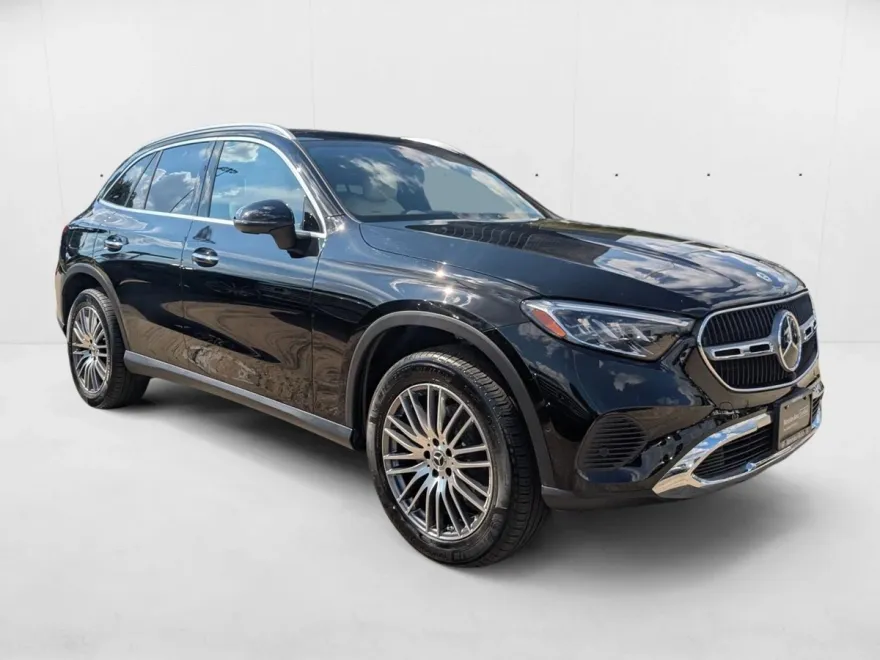 2024 Mercedes Benz GLC 4MATIC photo 1