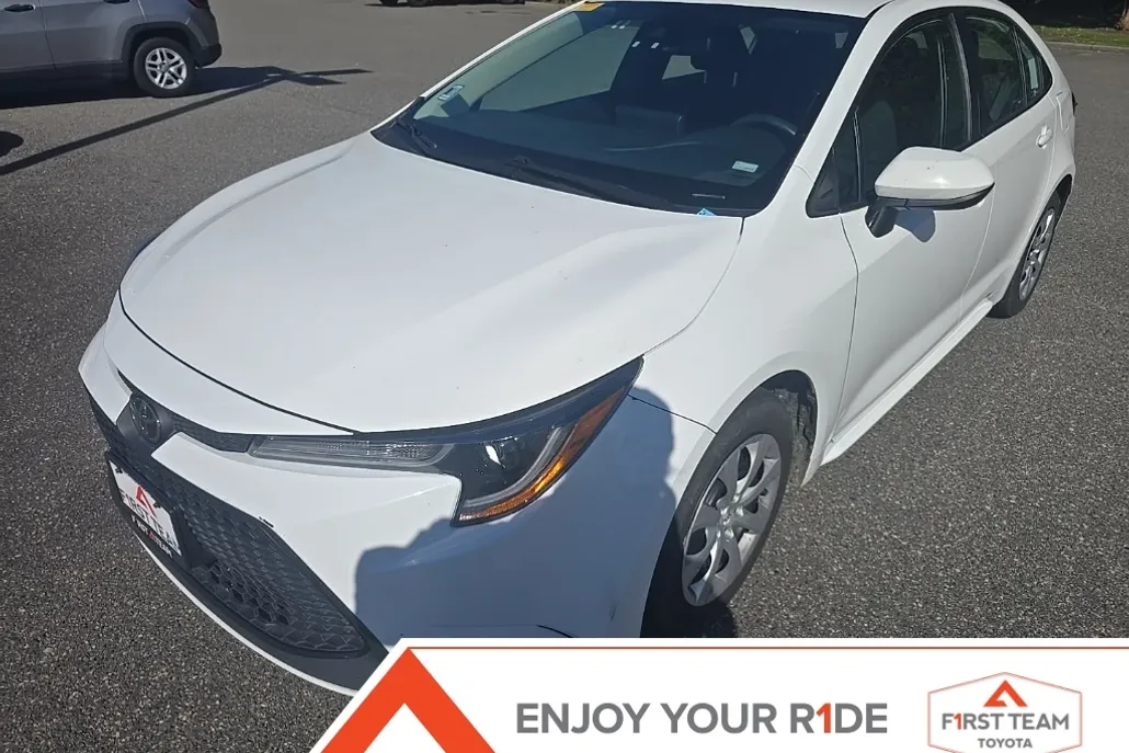 2022 Toyota Corolla LE photo 1