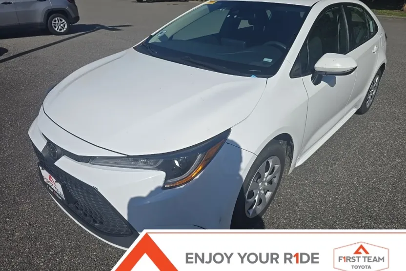 2022 Toyota Corolla LE photo 1