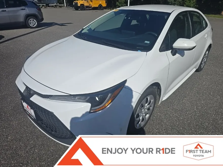 2022 Toyota Corolla LE photo 1