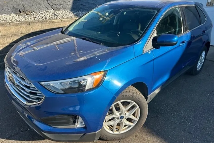 2022 Ford Edge SEL photo 1