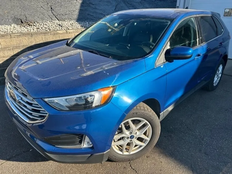 2022 Ford Edge SEL photo 1