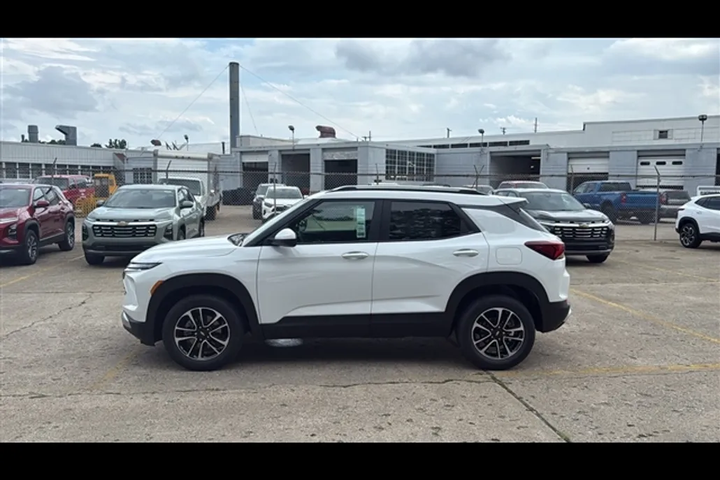 2026 Chevrolet Trailblazer LT photo 1
